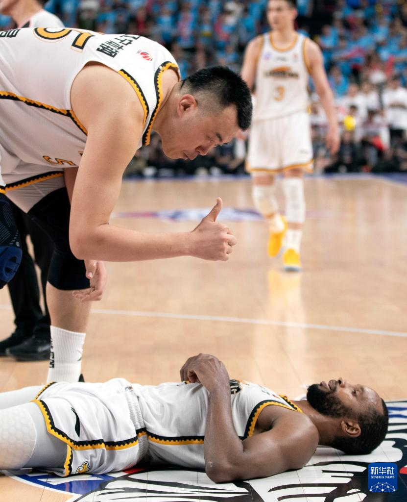 斗鱼体育-切尔西迎全明星赛关键赛辽宁本钢临场应变备战欧超杯，现场解说直呼：辽宁本钢状态回暖备战德国杯 