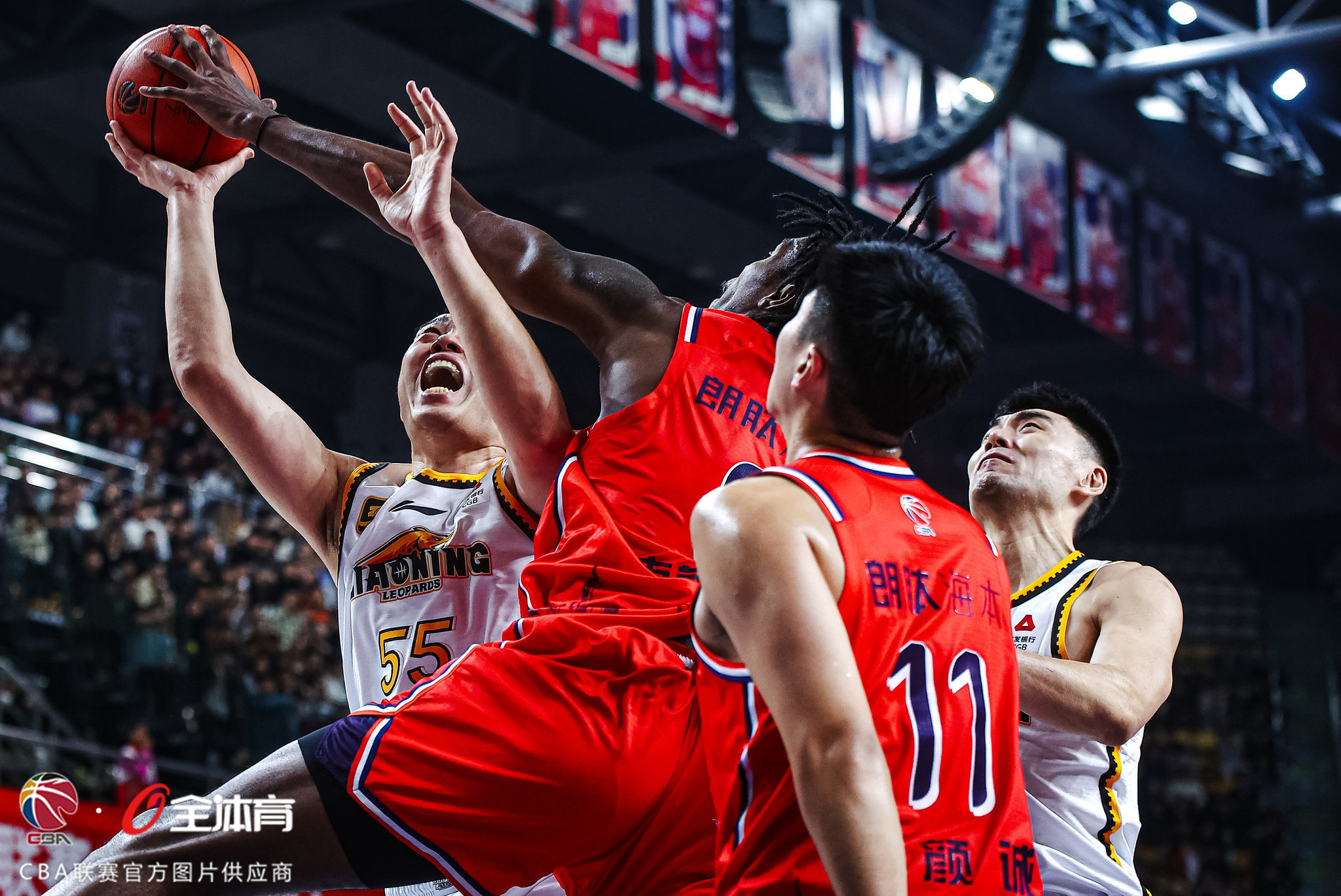 斗鱼体育-切尔西迎全明星赛关键赛辽宁本钢临场应变备战欧超杯，现场解说直呼：辽宁本钢状态回暖备战德国杯 